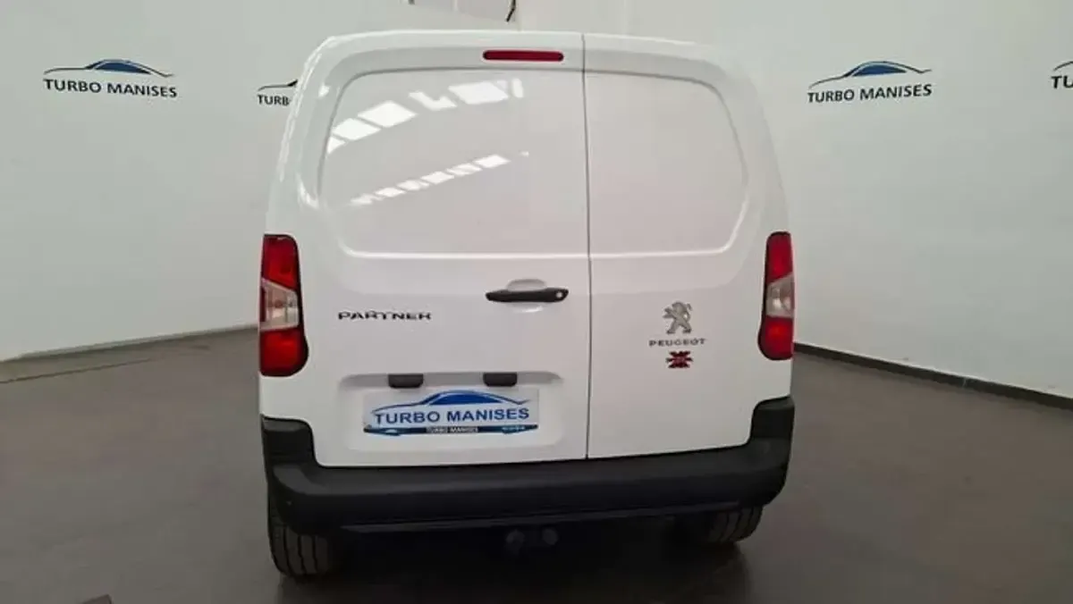 Usado Peugeot Partner Premium 130 CV (95 kW) 2022 Blanco Monovolumen