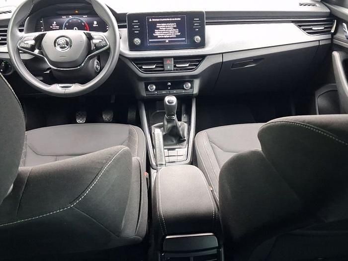 Usado Skoda Scala Ambition 110 CV (80 kW) 2023 Gris plata Utilitario