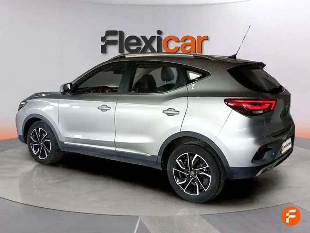 Usado MG ZS Luxury 111 CV (81 kW) 2022 Gris SUV