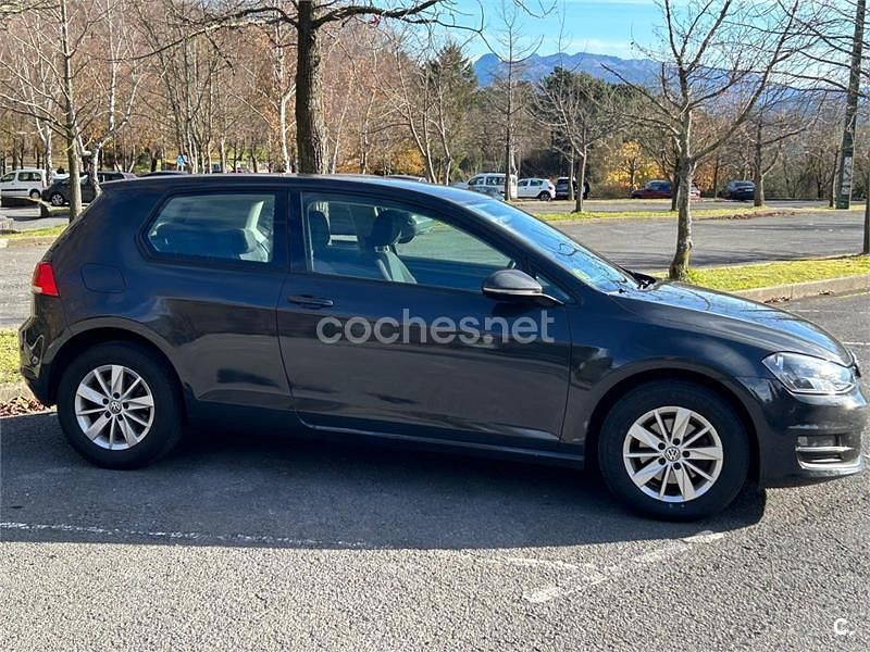 Usado VW Golf VII Advance 105 CV (77 kW) 2013 Gris / plata Berlina