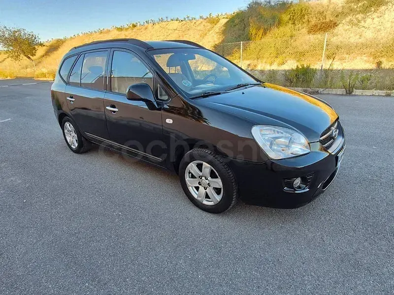 Usado Kia Carens 140 CV (102 kW) 2010 Negro Monovolumen
