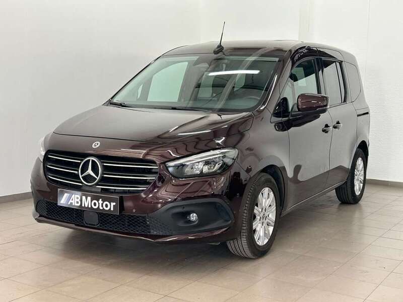 Burdeos Usado 2023 Mercedes 180 Berlina | 22.900 € (Precio justo) - Imagen 1/4