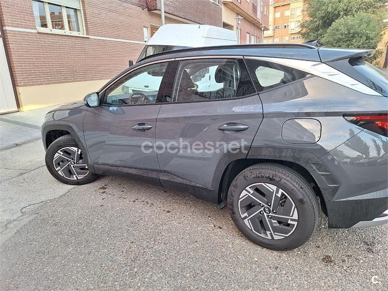 Usado Hyundai Tucson 136 CV (100 kW) 2025 Gris / plata SUV