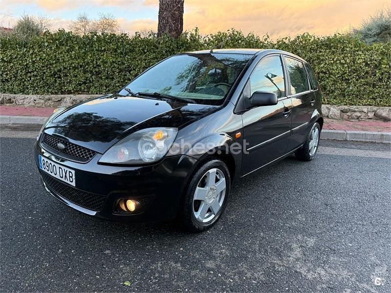 Usado Ford Fiesta Ghia 80 CV (58 kW) 2006 Negro Utilitario