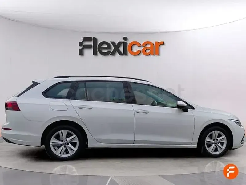 Usado VW Golf VIII Life 115 CV (84 kW) 2021 Blanco Familiar