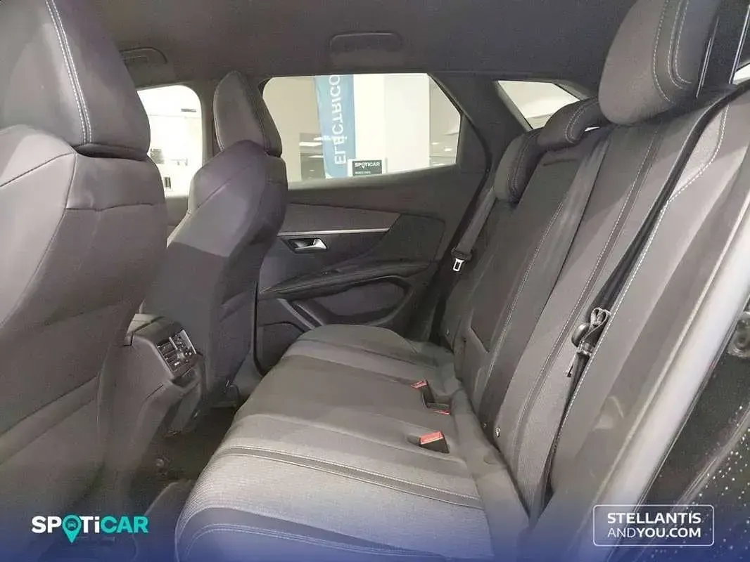 Usado Peugeot 3008 Allure 182 CV (133 kW) 2024 Negro SUV