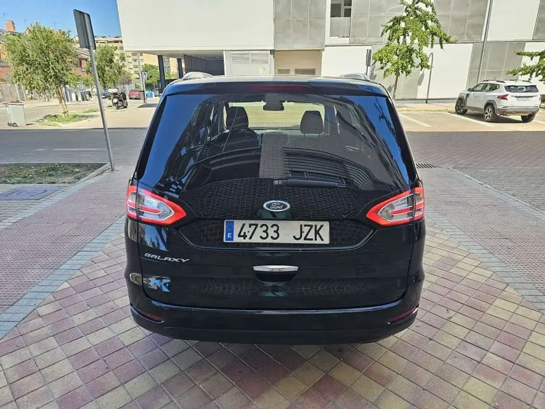 Usado Ford Galaxy Titanium 150 CV (110 kW) 2017 Negro Monovolumen