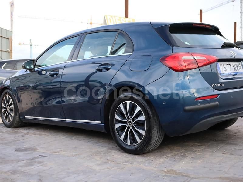 Usado Mercedes A180 116 CV (85 kW) 2019 Azul Berlina