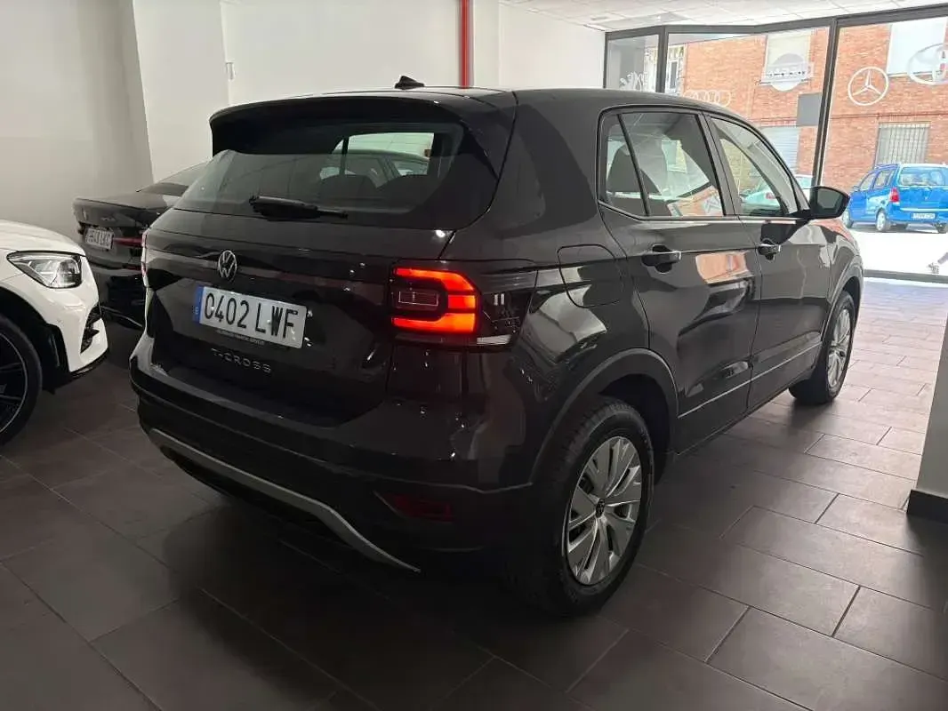 Usado VW T-Cross Advance 95 CV (69 kW) 2022 Gris SUV