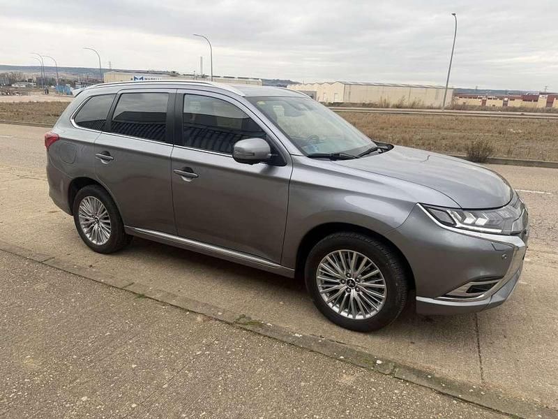 Usado Mitsubishi Outlander P-HEV 224 CV (164 kW) 2018 Gris SUV