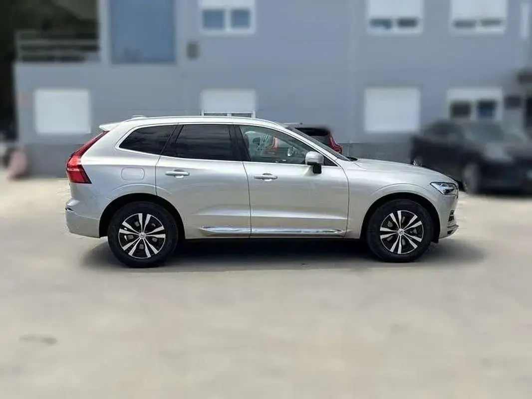 Usado Volvo XC60 R-Design 253 CV (186 kW) 2021 Gris SUV