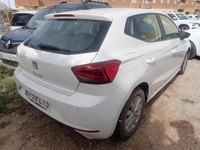 Usado Seat Ibiza Style Plus 110 CV (80 kW) 2021 Blanco Utilitario