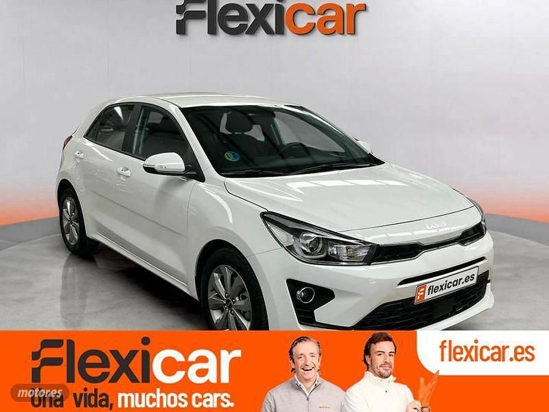 Blanco Usado 2022 Kia Rio Berlina | 15.970 € (Precio justo) - Imagen 1/4