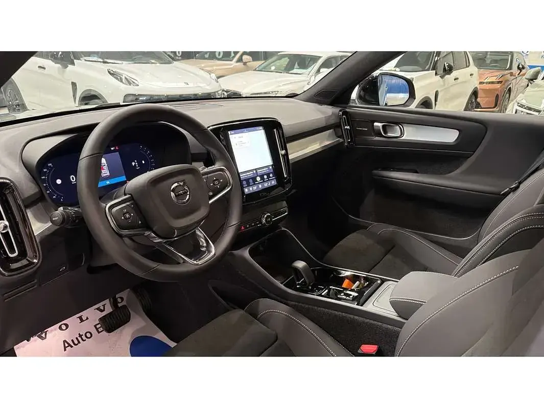 Nuevo Volvo XC40 Plus 197 CV (144 kW) 2025 Gris SUV