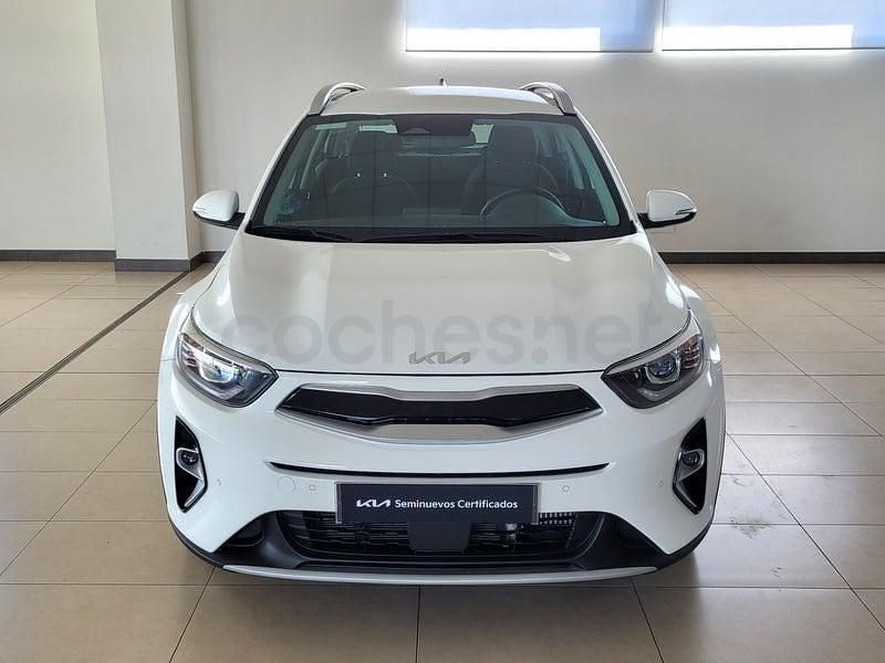 Usado Kia Stonic 101 CV (74 kW) 2024 Blanco SUV