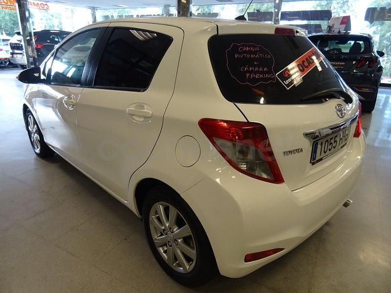 Usado Toyota Yaris Active 99 CV (72 kW) 2012 Blanco Utilitario