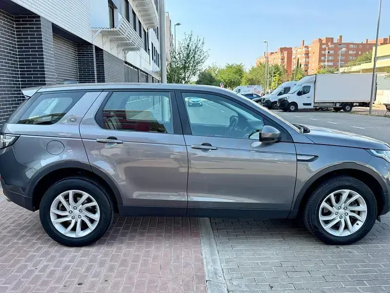 Usado Land Rover Discovery Sport Pure 150 CV (110 kW) 2017 Gris / plata SUV