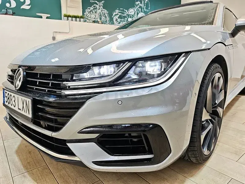 Usado VW Arteon R-line 200 CV (147 kW) 2020 Gris / plata Familiar