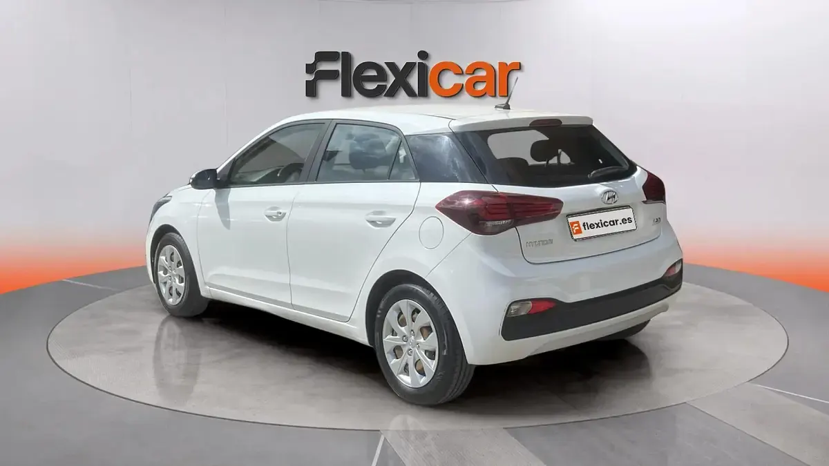 Usado Hyundai i20 75 CV (55 kW) 2018 Blanco Berlina