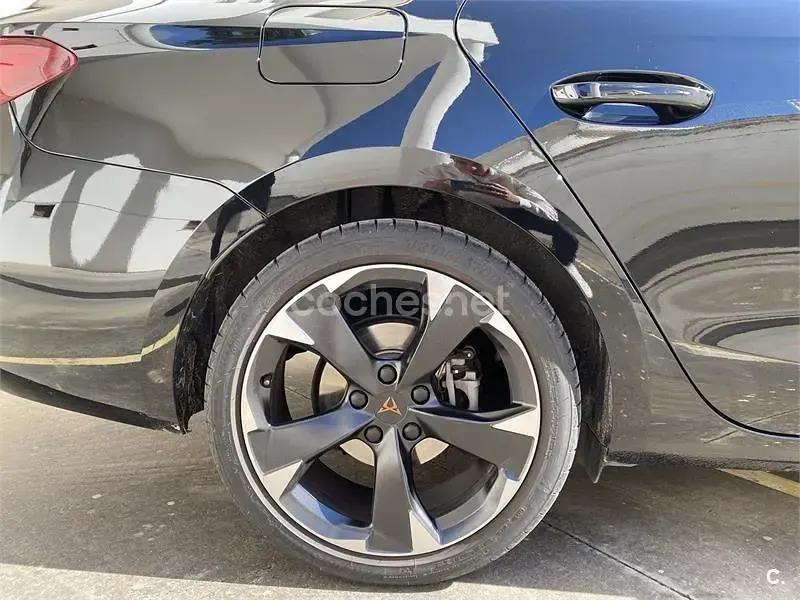 Usado Cupra Leon 190 CV (139 kW) 2024 Negro Familiar