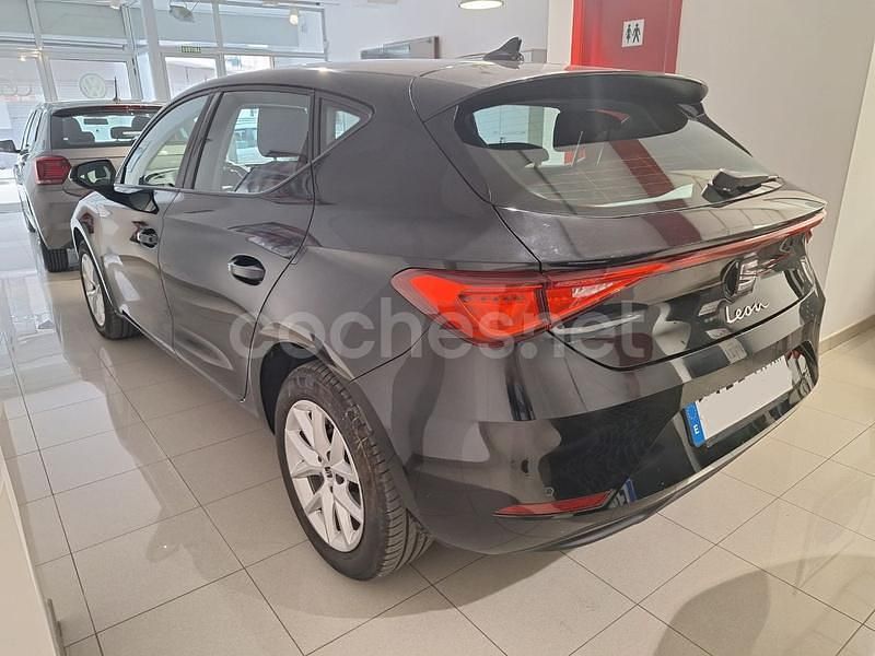 Usado Seat Leon Style 110 CV (80 kW) 2024 Negro Berlina