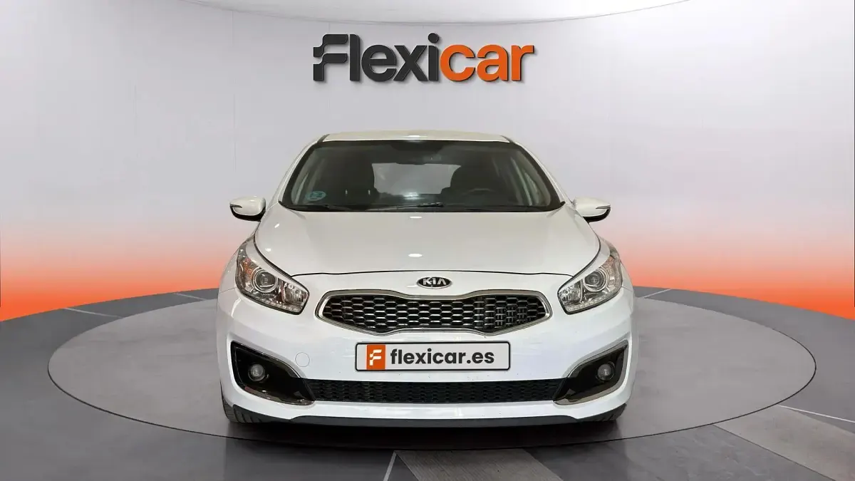 Usado Kia Ceed 136 CV (100 kW) 2018 Blanco Utilitario