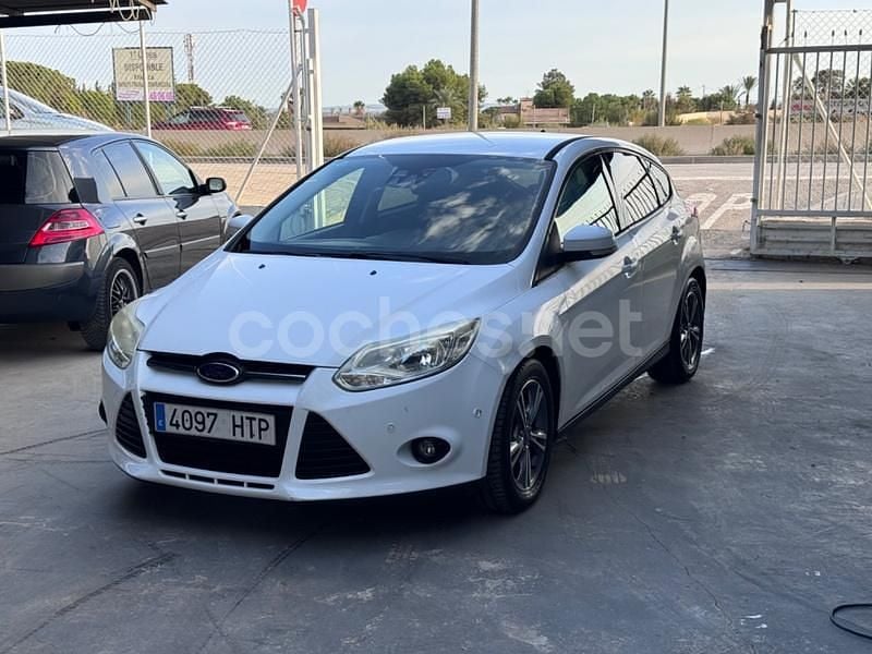 Blanco Usado 2013 Ford Focus Titanium Berlina | 6999 € (Precio justo) - Imagen 1/4