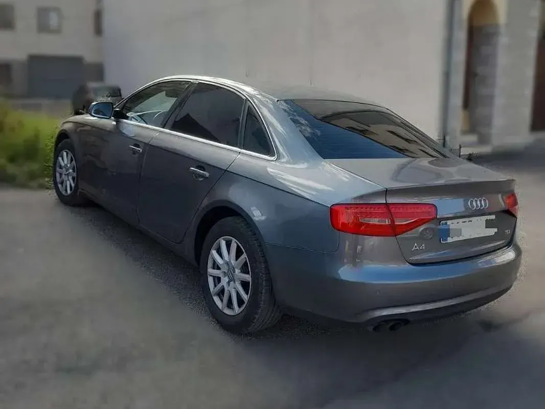 Usado Audi A4 Premium 150 CV (110 kW) 2012 Gris Berlina