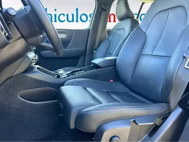Begagnad Volvo XC40 Inscription 262 HK (192 kW) 2021 Grå SUV