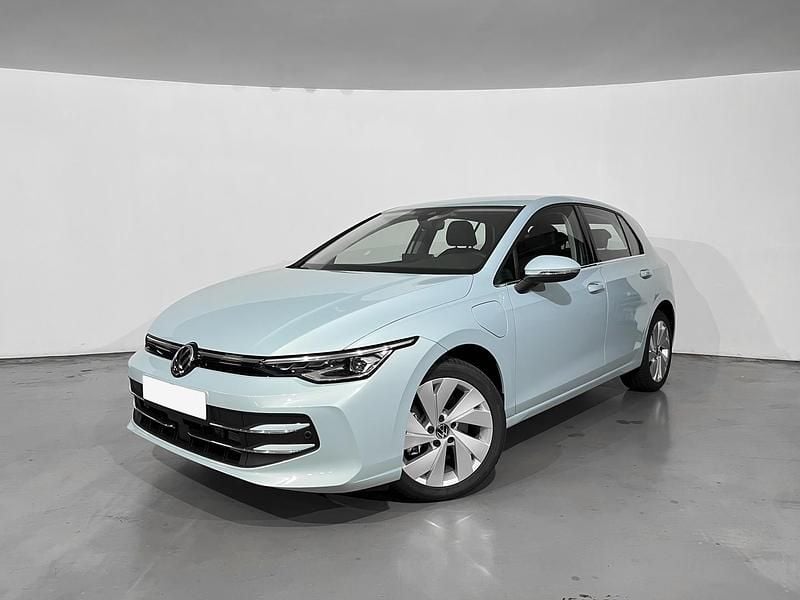 Crystal ice blue metalizado Usado 2024 VW Golf VIII Style Utilitario | 28.990 € (Precio justo) - Imagen 1/4