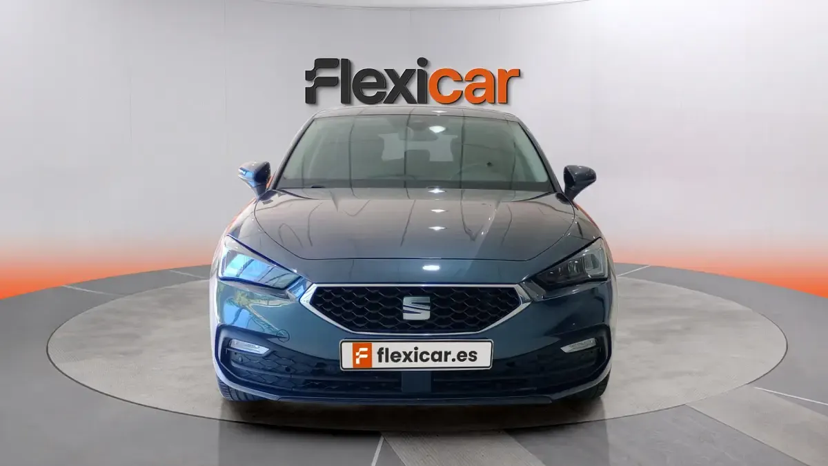 Usado Seat Leon Style 131 CV (96 kW) 2023 Gris Berlina