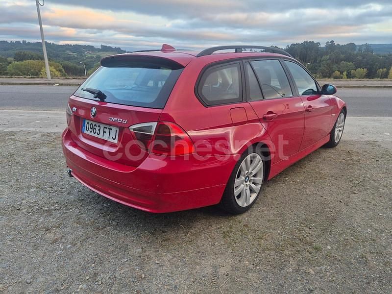 Usado BMW 320 163 CV (119 kW) 2007 Rojo Familiar