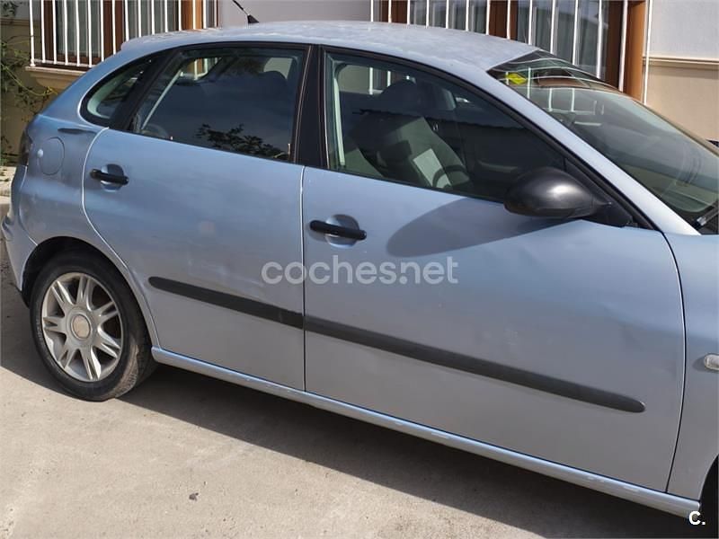 Usado Seat Ibiza Sport 64 CV (47 kW) 2005 Azul Berlina