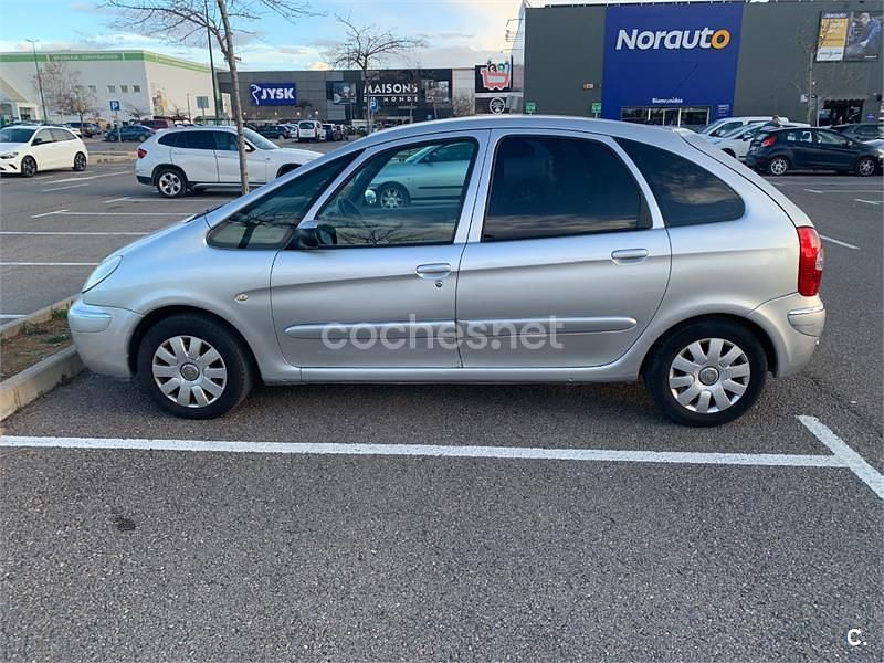 Usado Citroën Xsara Picasso Exclusive 110 CV (80 kW) 2010 Gris / plata Monovolumen