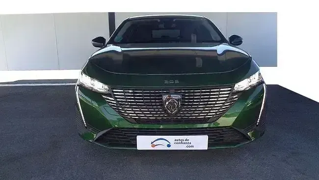 Usado Peugeot 308 Allure 130 CV (95 kW) 2023 Verde