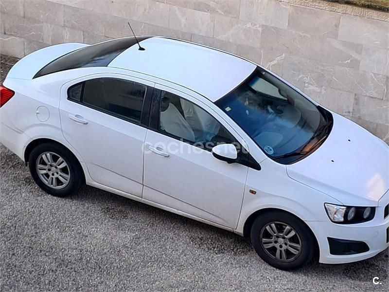 Usado Chevrolet Aveo LT 75 CV (55 kW) 2013 Blanco Berlina