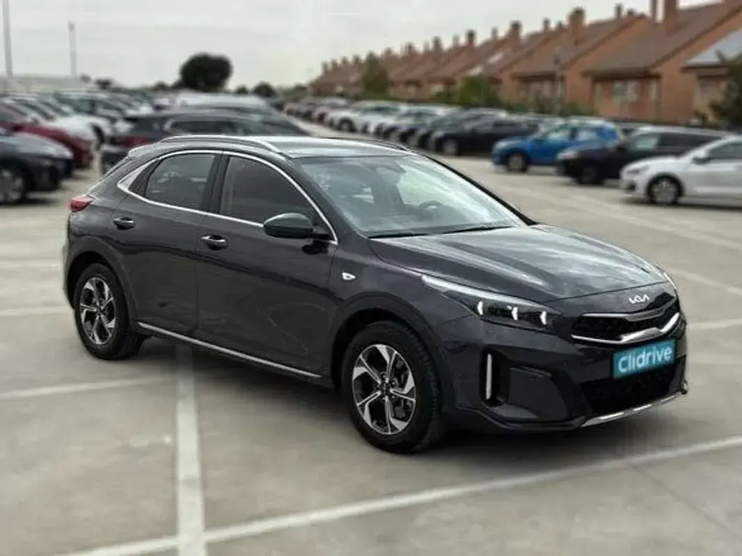 Usado Kia XCeed 101 CV (74 kW) 2024 Gris SUV