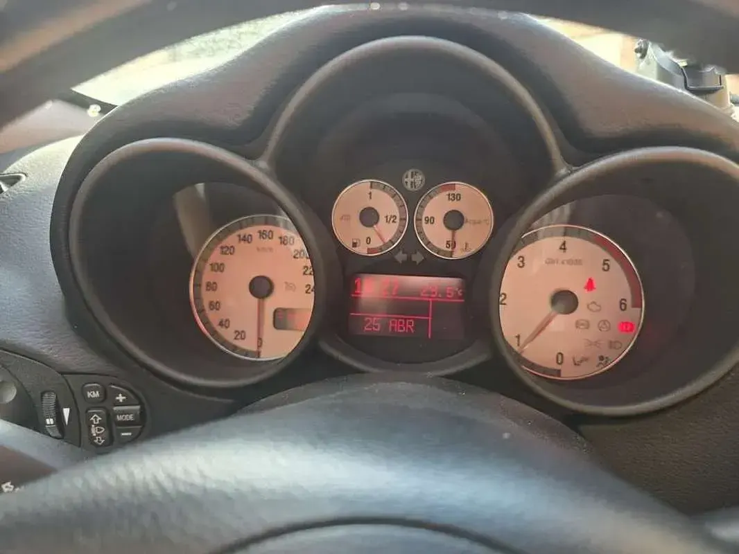 Usado Alfa Romeo GT Distinctive 150 CV (110 kW) 2004 Negro Coupe