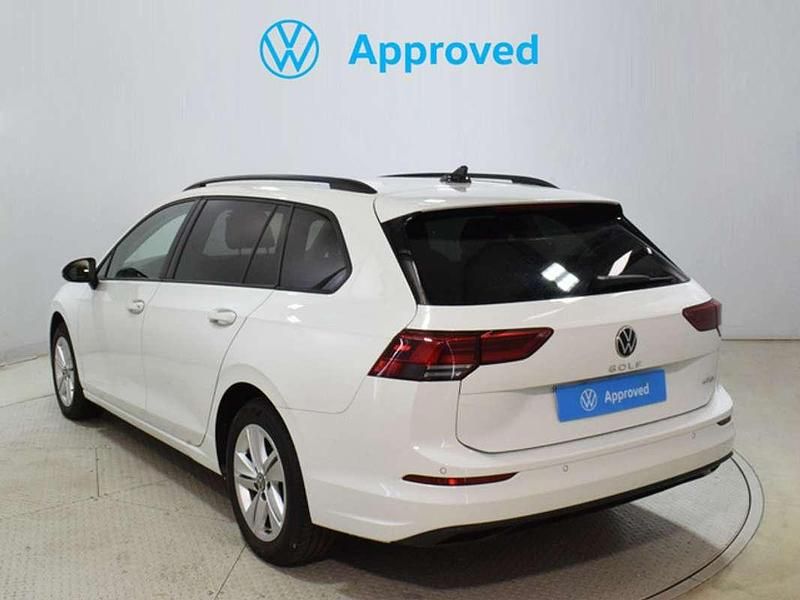 Usado VW Golf VIII Life 110 CV (80 kW) 2021 Blanco Familiar