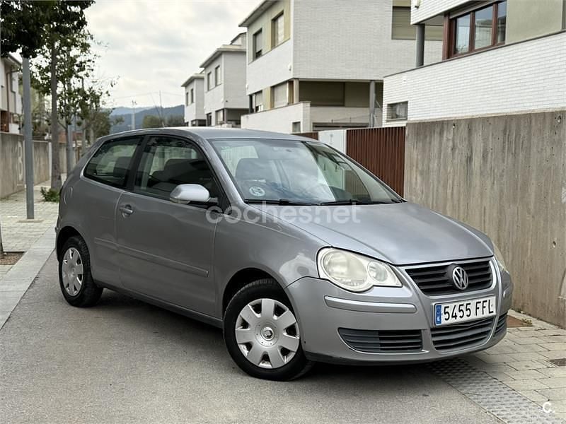 Usado VW Polo Match 70 CV (51 kW) 2006 Gris / plata Utilitario