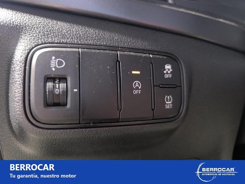 Usado Hyundai i20 100 CV (73 kW) 2024 Verde Utilitario