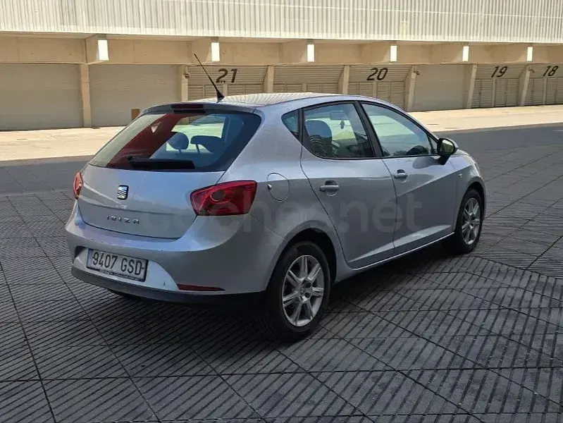 Usado Seat Ibiza Style 105 CV (77 kW) 2009 Gris / plata Berlina