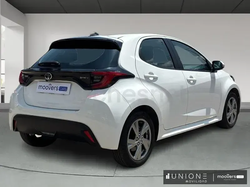 Usado Toyota Yaris Hybrid Active 116 CV (85 kW) 2025 Blanco Berlina