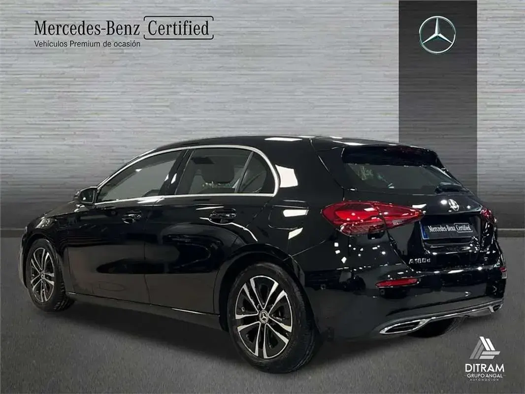 Usado Mercedes A180 116 CV (85 kW) 2024 Negro Berlina