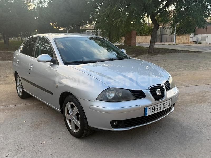 Usado Seat Cordoba 100 CV (73 kW) 2008 Gris / plata Berlina