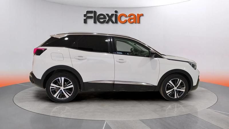 Usado Peugeot 3008 Allure 120 CV (88 kW) 2017 Blanco Monovolumen