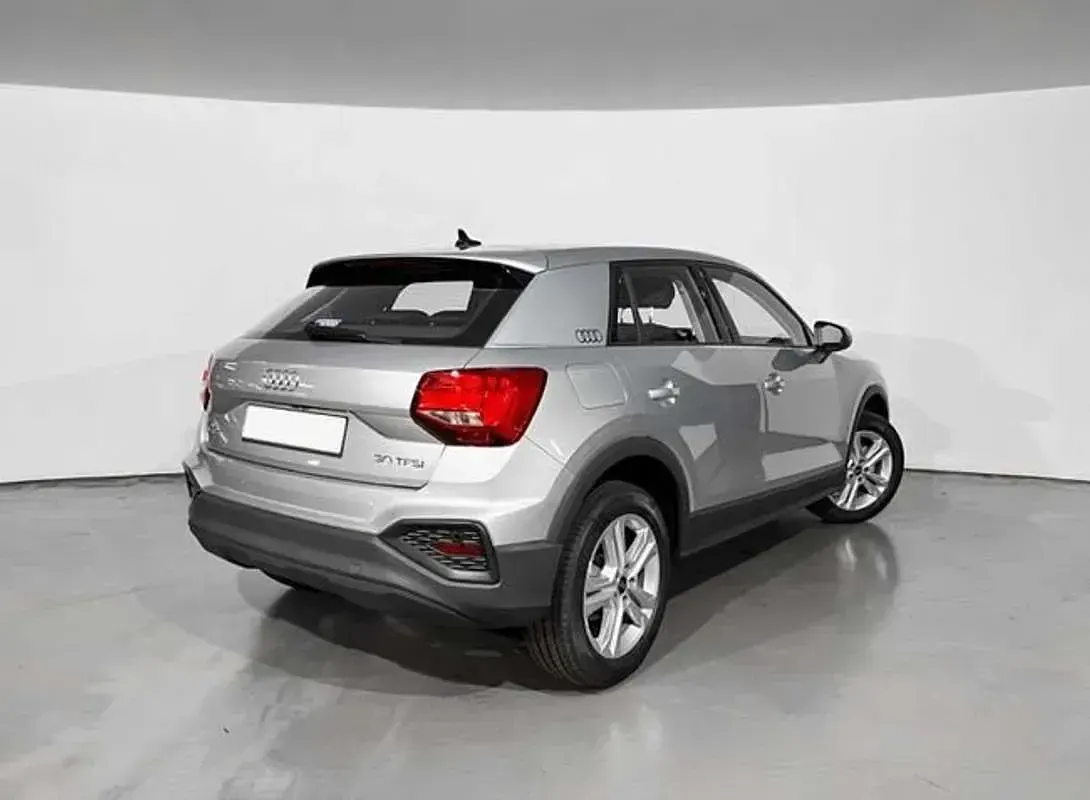 Usado Audi Q2 116 CV (85 kW) 2025 Plateado SUV