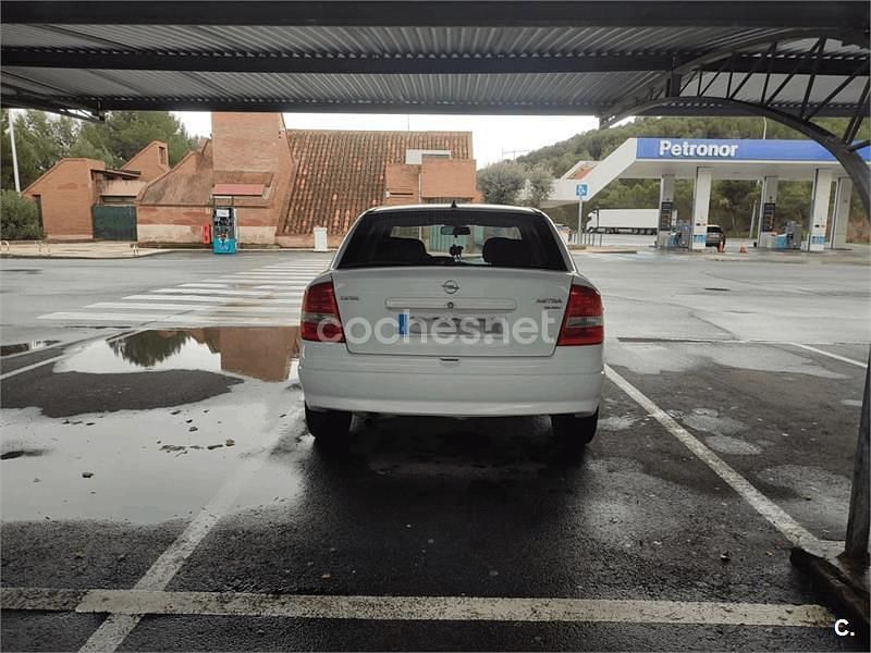 Usado Opel Astra Elegance 115 CV (84 kW) 1999 Blanco Berlina