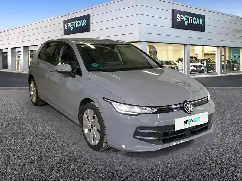 Usado VW Golf VIII 115 CV (84 kW) 2025 Gris / plata Berlina