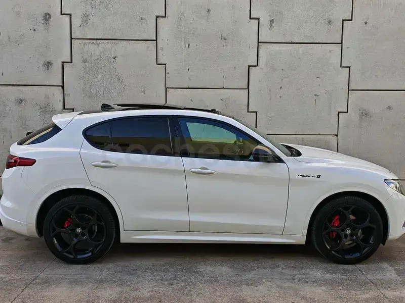 Usado Alfa Romeo Stelvio Ti 210 CV (154 kW) 2021 Blanco SUV
